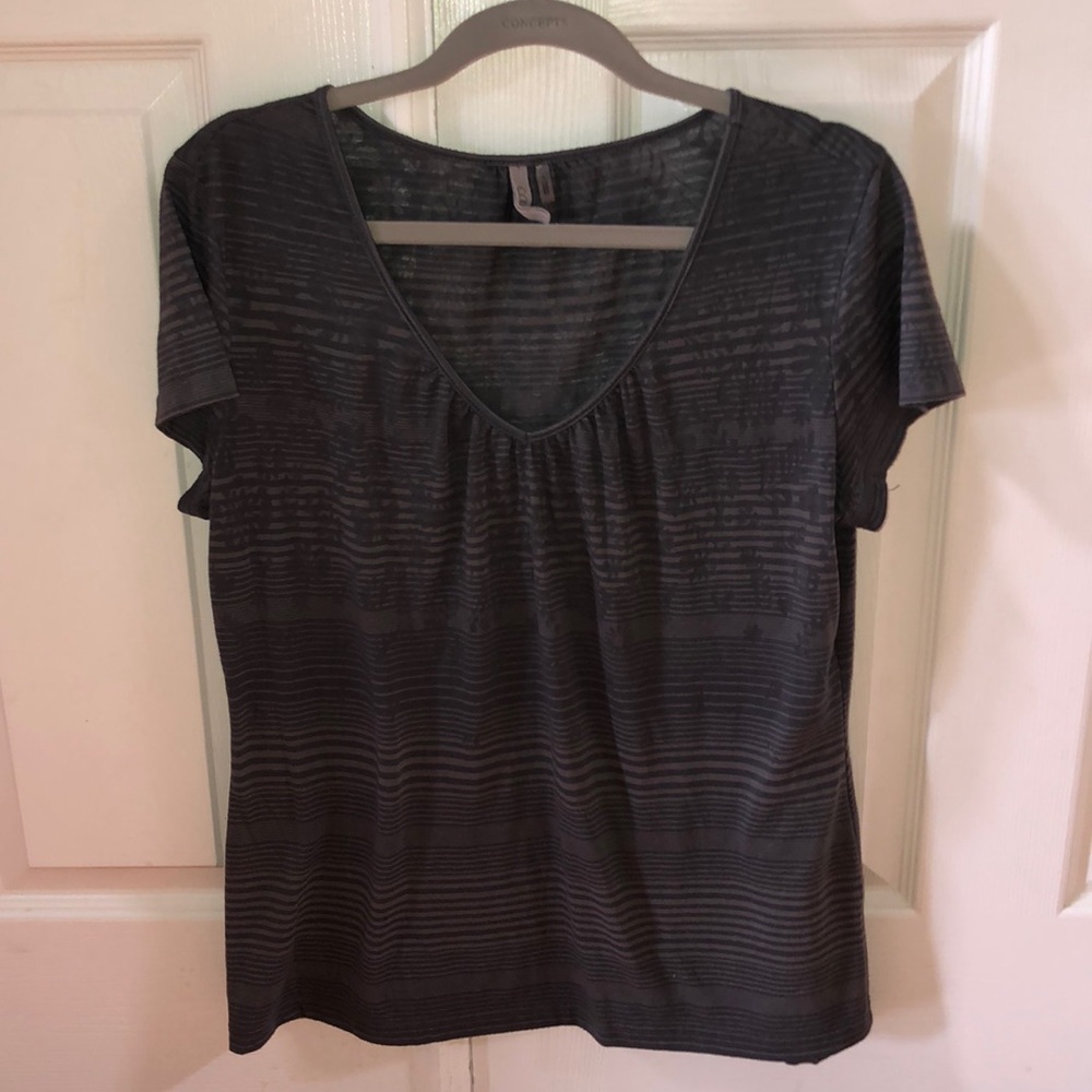 Carlson burn out T-shirt. EUC - Picture 3 of 4